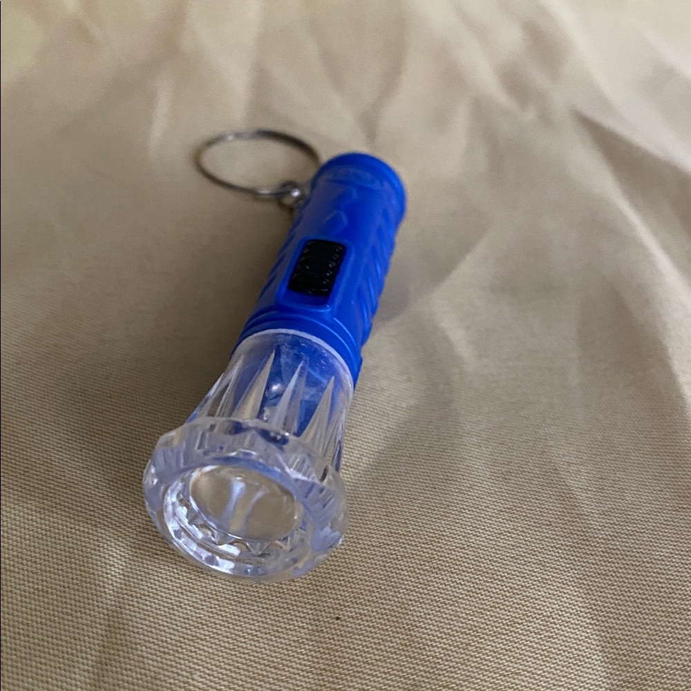 Mini LED Keychain Flashlight Key Ring Light Bright new - Picture 4 of 4